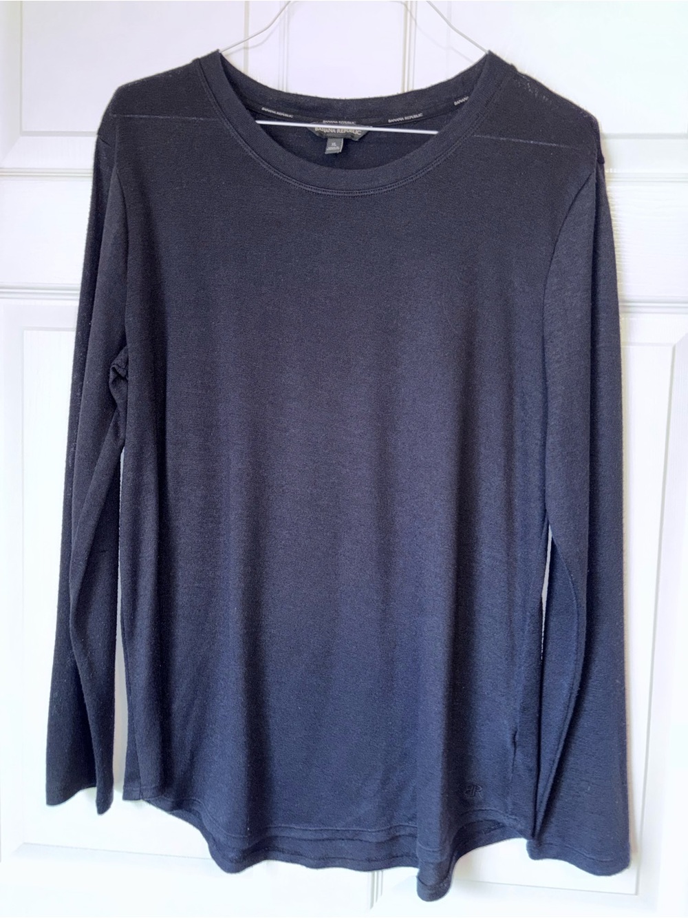 Banana Republic Women’s Long Sleeve Crewneck Shirt - Black XL